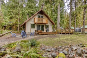 Others 4 Riverfront Access and Cozy Living - Enchanting A-Frame Retreat