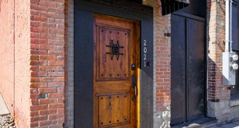 Others 2 Charming Loft with City Views and Modern Kitchen - Spacious Retreat