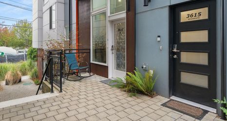 Others 2 Cozy Space with Convenient Access to Downtown - Charming Getaway