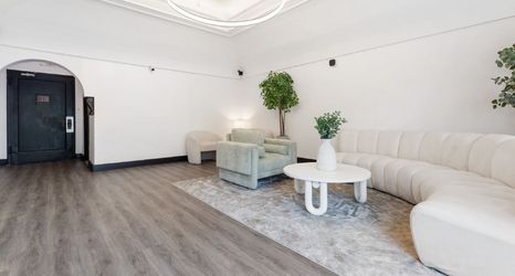 Others 2 Cozy Studio with Shared Living Area - Charming Urban Retreat