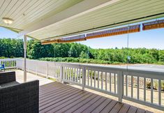 其他 6 Family-Friendly Home with High-Speed WiFi, Water View, W/D, and Enclosed Yard