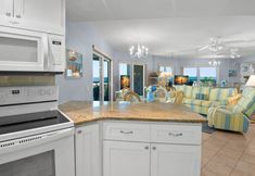 Others 4 Gulf Views and Heated Pool - Exquisite Beachfront Sanctuary