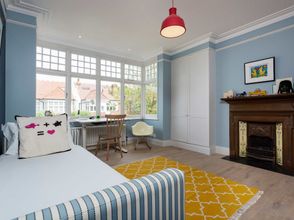 Lainnya Quartz House