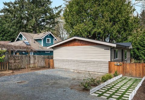 Others Spacious Deck and Private Backyard Oasis - Charming Retreat