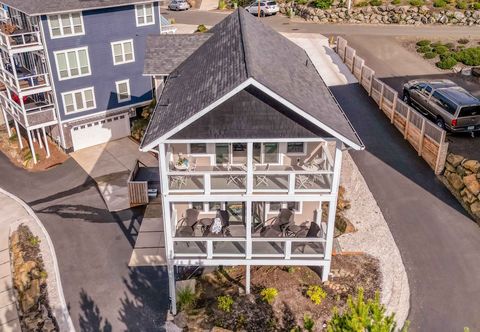 Others Stunning Ocean Views and Hot Tub - Luxurious Coastal Retreat