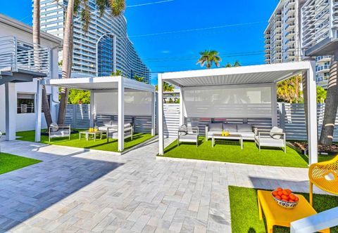 Others Cozy Retreat with Hot Tubs and Grilling Area - Serene Beach Haven