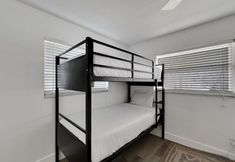 Lainnya 5 Designer Furnishings and Seasonal Pool Heating - Elegant Oasis