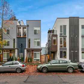Logo 1 Rooftop Patio with Stunning City Views - Stylish Urban Retreat, Seattle Public Library Hotels