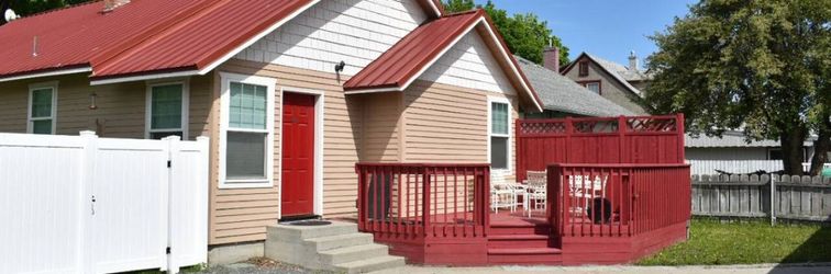 其他 Charming Cottage with Outdoor Deck and Fenced Lawn - Cozy Retreat