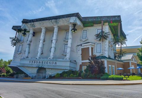 Others Tranquil Forest Views and Hot Tub - Luxurious Log Cabin Retreat