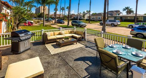 Others 2 Private Patio and Outdoor Dining Near the Beach - Charming Oasis