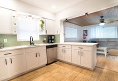 Others 4 Heated Pool and Spacious Outdoor Area - Inviting Florida Retreat