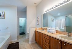 その他 6 Screened-in Pool and Game Room - Luxurious Tranquil Retreat