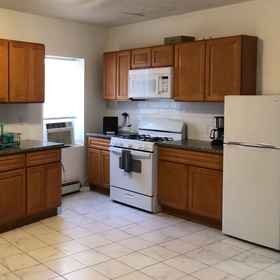 Others 1 Large Apartment Sleeps up to 8 People with Direct NYC Manhattan Train Only 5 Minute Walk Away, 史泰登岛动物园 酒店