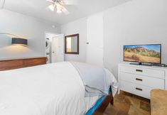 Others 6 Private Backyard and Spacious Living Area - Stunning Coastal Escape