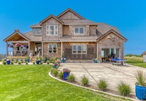 อื่นๆ Private Path to the Beach and Hot Tub - Luxurious Coastal Escape