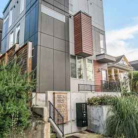 Logo 1 ลานระเบียงบนชั้นดาดฟ้า, ที่จอดรถส่วนตัว, เครื่องปรับอากาศ, Wi-Fi - ที่พักในเมืองที่มีเสน่ห์, โรงแรม & ที่พัก ห้องสมุดประชาชนซีแอตเทิล