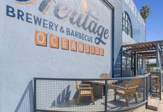 其他 6 Semi-Private Patio and Convenient Kitchenette - Stylish Coastal Retreat