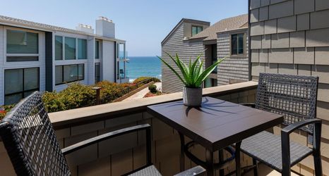 其他 2 Private Ocean-View Balcony and Pool Access - Enchanting Coastal Retreat