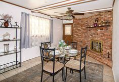 其他 4 Charming Retreat with Spacious Yard and Scenic Patio - Inviting Getaway