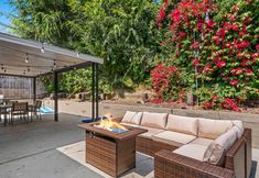 Others 6 Hot Tub and Outdoor Fire Pit Oasis - Charming Relaxing Retreat