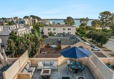 อื่นๆ 5 Private Rooftop Patio with Bay Views - Elegant Coastal Retreat