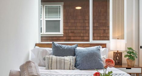 Others 2 Rooftop Deck and Modern Amenities - Charming Townhouse Haven