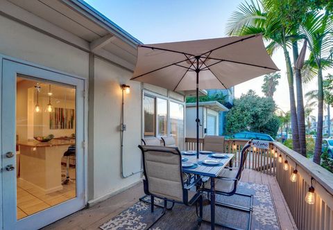 Others Private Patio and Alfresco Dining Experience - Charming Coastal Retreat