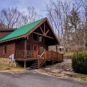 Hotel Exterior1Dog-friendly cabin with private hot tub, free WiFi, pool table, and central AC，Pigeon Forge飯店