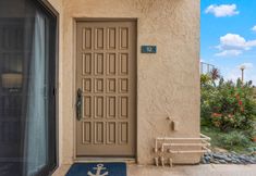 Others 7 Oceanfront Access and Heated Swimming Pool - Charming Coastal Retreat