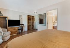 Others 6 Balcony Overlooking Deschutes River and Heated Pool - Charming Condo