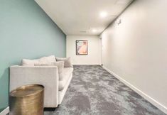 Others 2 Stylish Retreat Near Gaslamp Quarter - Cozy and Comfortable Escape