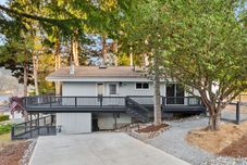 Lain-lain Stunning Lake Views and Outdoor Adventure - Charming Retreat