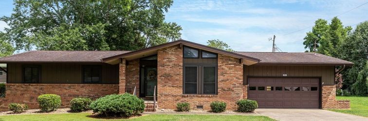 その他 Game Room and Private Hot Tub - Stylish Family Escape