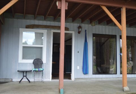 Others Kayaks and Cozy Fireplace - Elegant Waterfront Escape