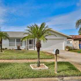 Hotel Exterior1Heated Pool and Screened Patio Retreat - Charming Oasis，太阳海岸海鸟保护区飯店