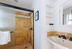 其他 7 Private Ocean-View Balcony and Pool Access - Enchanting Coastal Retreat