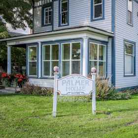 Hotel Exterior1Cozy Living Space and Beautiful Yard Retreat - Charming Vintage Studio,贝克县公寓