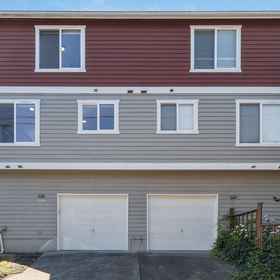 Hotel Exterior 1 Spacious Layout and En Suite Comfort - Charming Townhome Retreat, Hotel Perpustakaan Umum Seattle