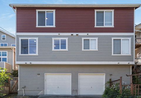 Others Spacious Layout and En Suite Comfort - Charming Townhome Retreat