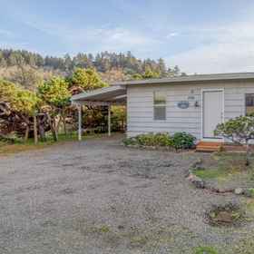 Logo1Charming Bayfront Cottage with Hot Tub and Fire Pit - Cozy Coastal Retreat,Roads End State Recreation Site飯店