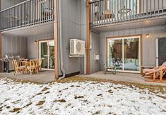 Others 5 Stylish Condo with Patio Grill and Central Location - Elegant Charming