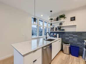 Lainnya 4 Rooftop Patio and Spectacular City Skyline Views - Elegant Urban Haven