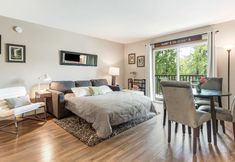 อื่นๆ 6 Modern Comfort with Cozy Patios and Scenic Views - Stylish Getaway