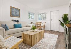 其他 7 Steps to Beach and Dining Delights - Charming Coastal Escape