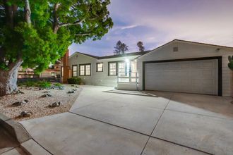 Others 4 Stunning Outdoor Oasis with Gourmet Kitchens - Charming Coastal Retreat
