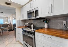 Others 5 Gulfview Balcony and Spacious Living Area - Stunning Beach Haven