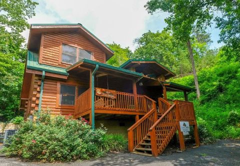 Others Cozy Cabin with Hot Tub and Jetted Tub - Inviting Mountain Retreat