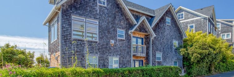 Others Panoramic Ocean Views and Spacious Deck - Charming Coastal Escape