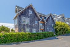 Others Panoramic Ocean Views and Spacious Deck - Charming Coastal Escape